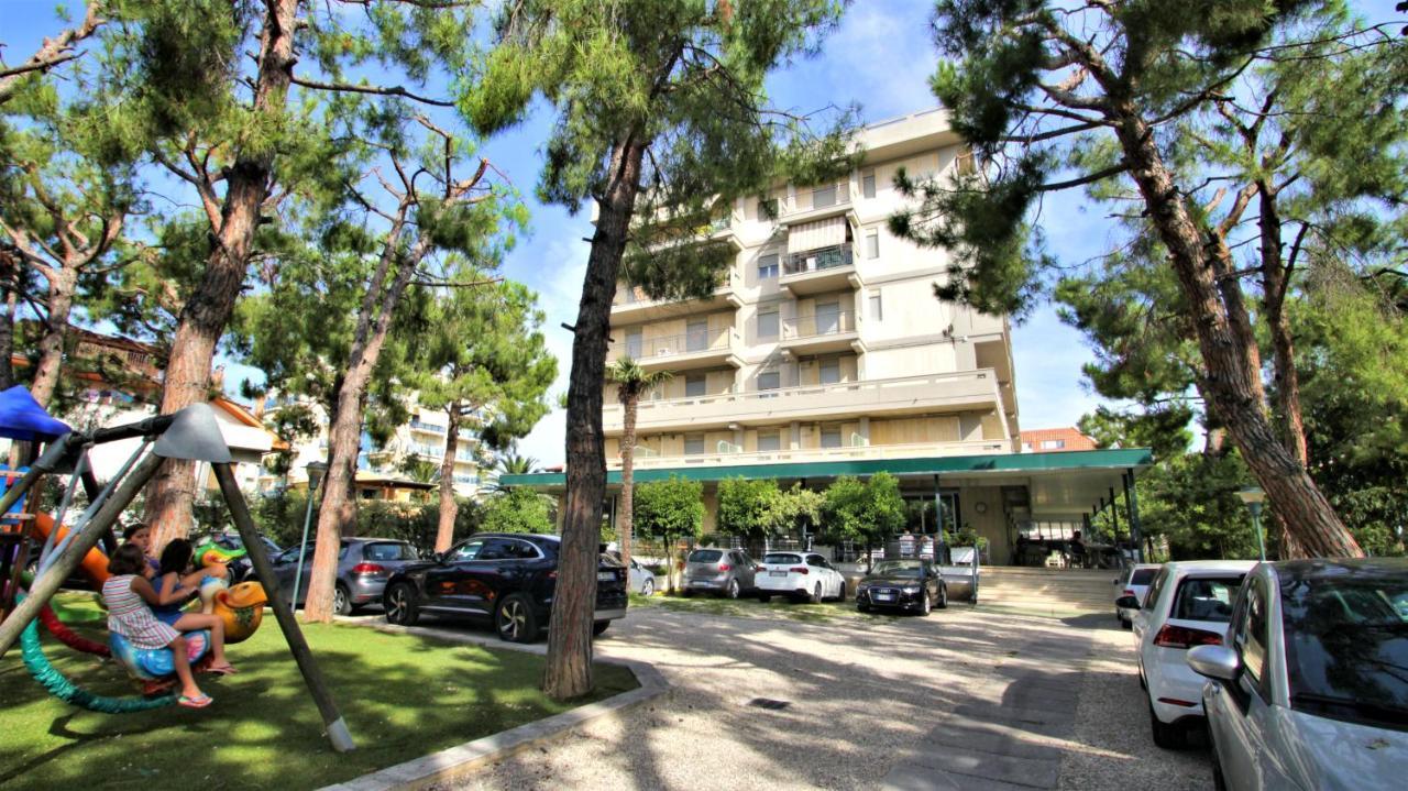 Hotel Pineta San Benedetto del Tronto Eksteriør billede