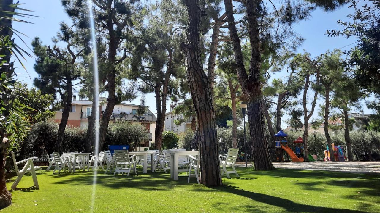 Hotel Pineta San Benedetto del Tronto Eksteriør billede