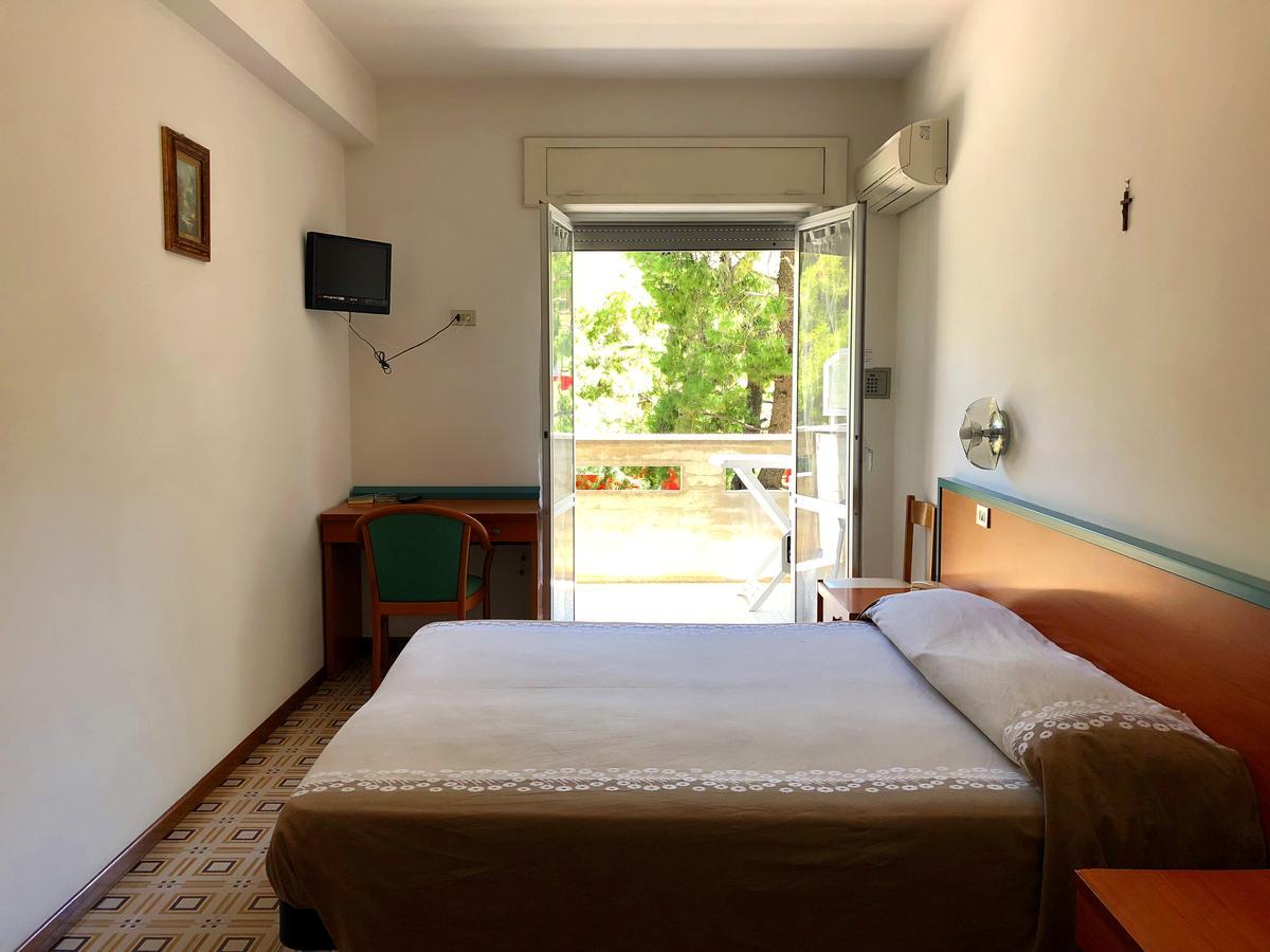 Hotel Pineta San Benedetto del Tronto Eksteriør billede